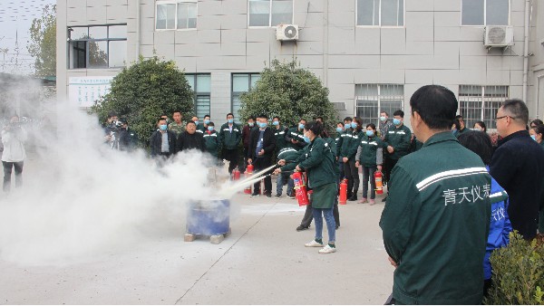 青天儀表加強安全意識，全體員工進行消防演練